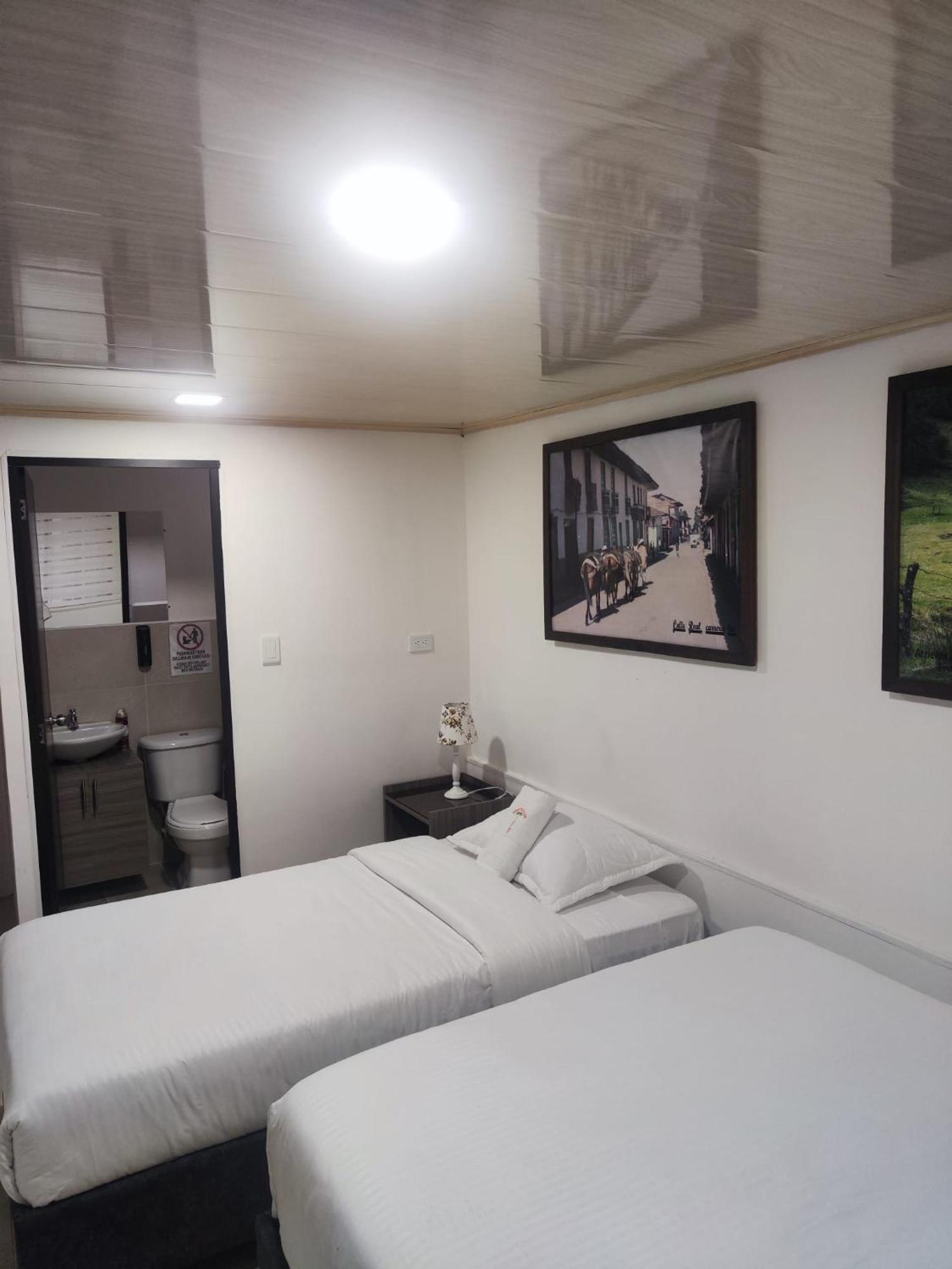 Hospedaje Entre Lineas ซาเลนโต ภายนอก รูปภาพ